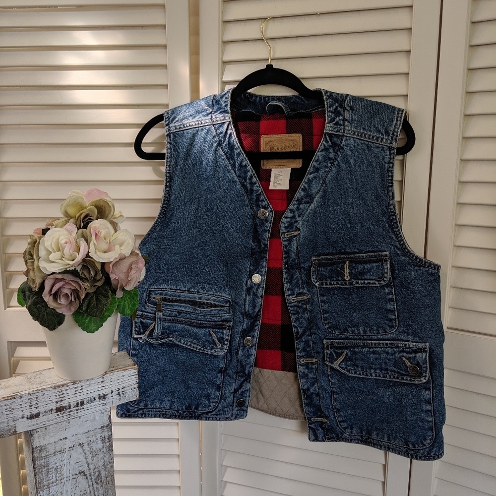 Gap XL Insulated Red Buffalo Check Jean Vest Women's XL. Box 3
